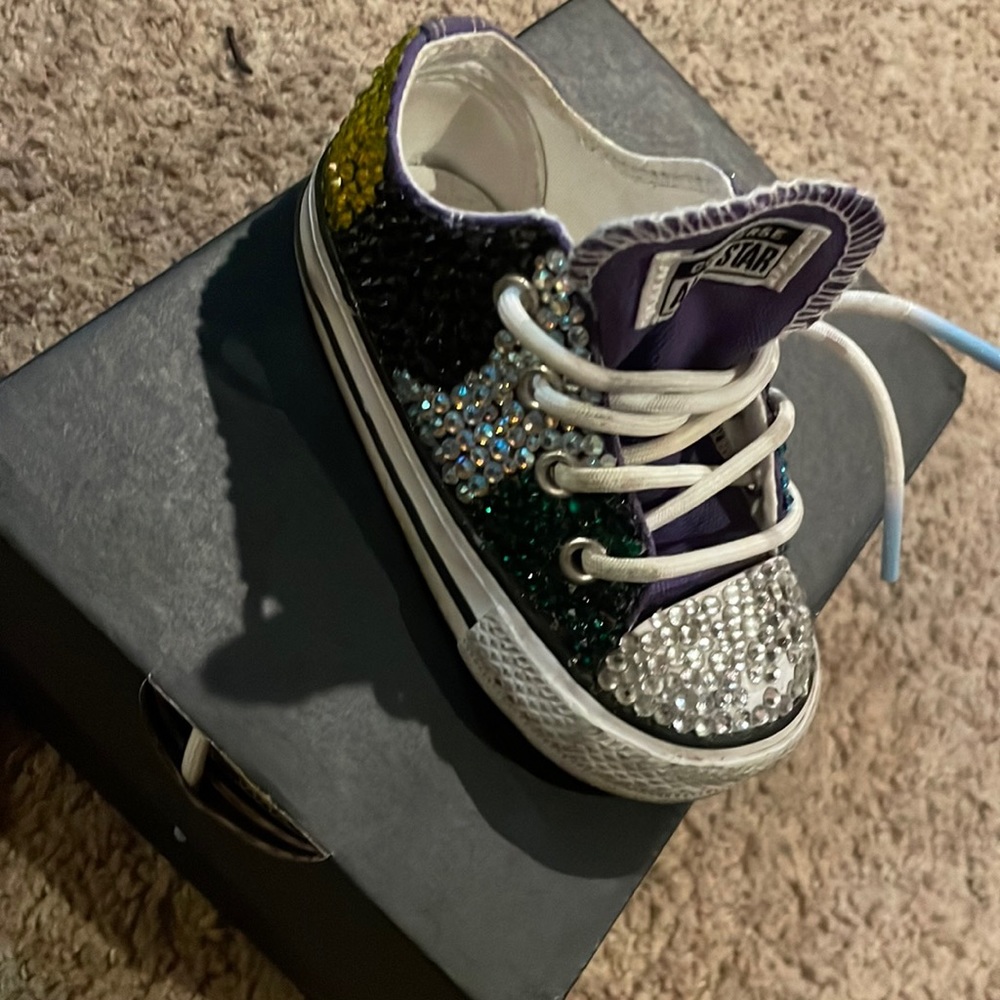 Toddler used bling converse